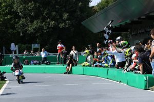 レースはティト・ラバットチームが優勝した