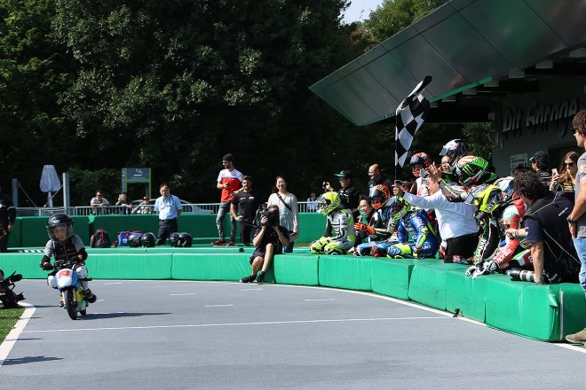 レースはティト・ラバットチームが優勝した