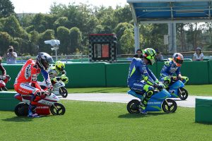 ショートカットするアンドレア・イアンノーネとスコット・レディング