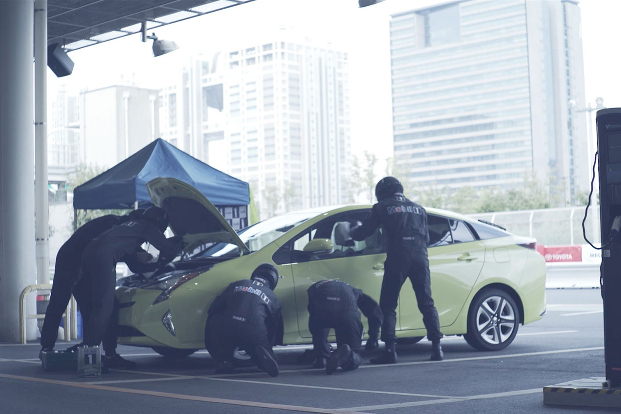 【動画】WECを前に、お台場へ。有名レーサーの登場に、講習中のドライバーもぼう然