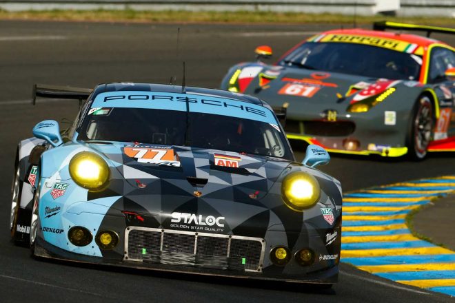 77号車ポルシェと61号車フェラーリ