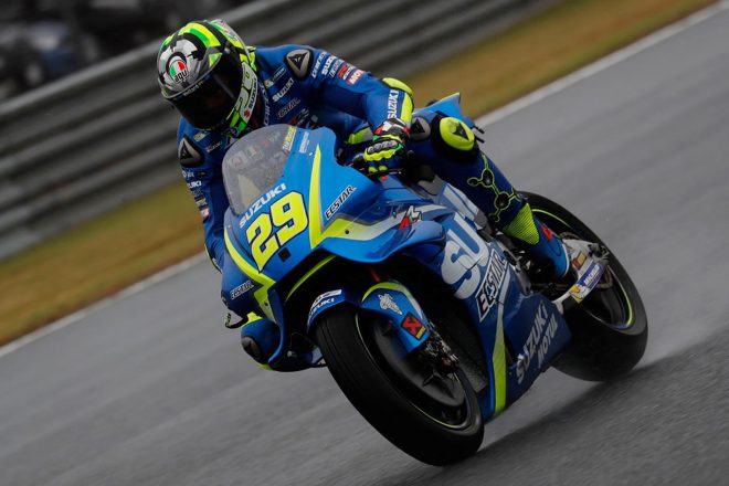 新たなカウルをつけて走行するアンドレア・イアンノーネ