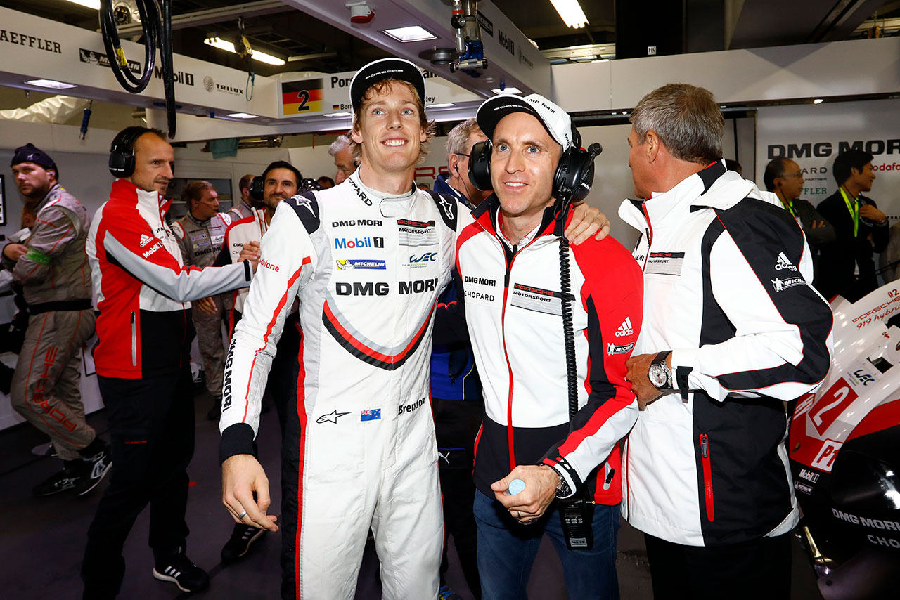 LMP1クラスのポールポジションを獲得した2号車ポルシェ919ハイブリッドのブレンドン・ハートレーとティモ・ベルンハルト