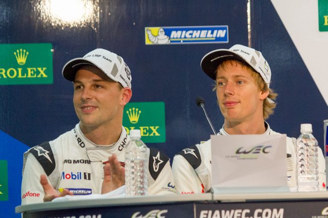 会見に出席したアール・バンバーとブレンドン・ハートレー