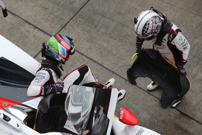 ホセ-マリア・ロペス（左）と小林可夢偉（右）