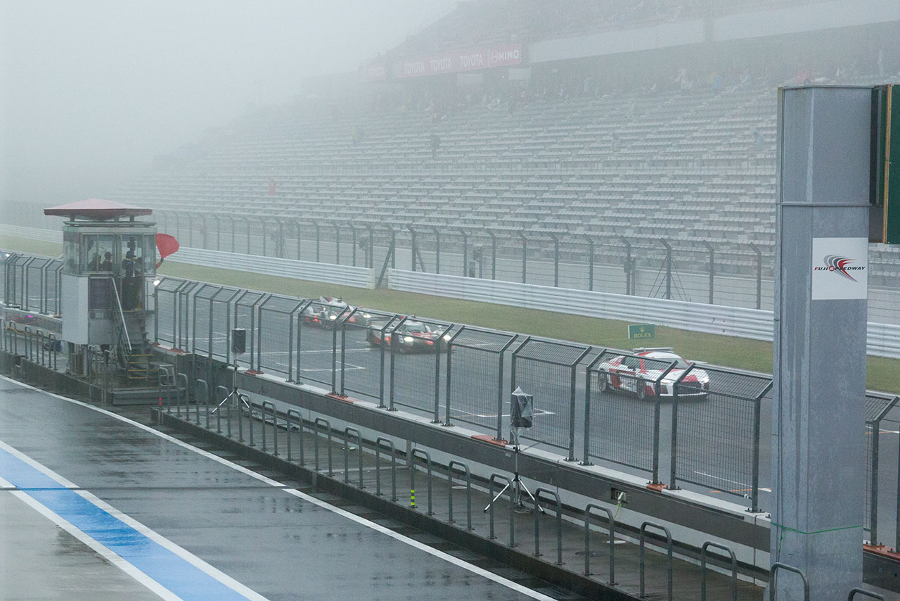 ふたたび濃霧が襲った富士スピードウェイ。その影響でWEC決勝は2度目の赤旗中断