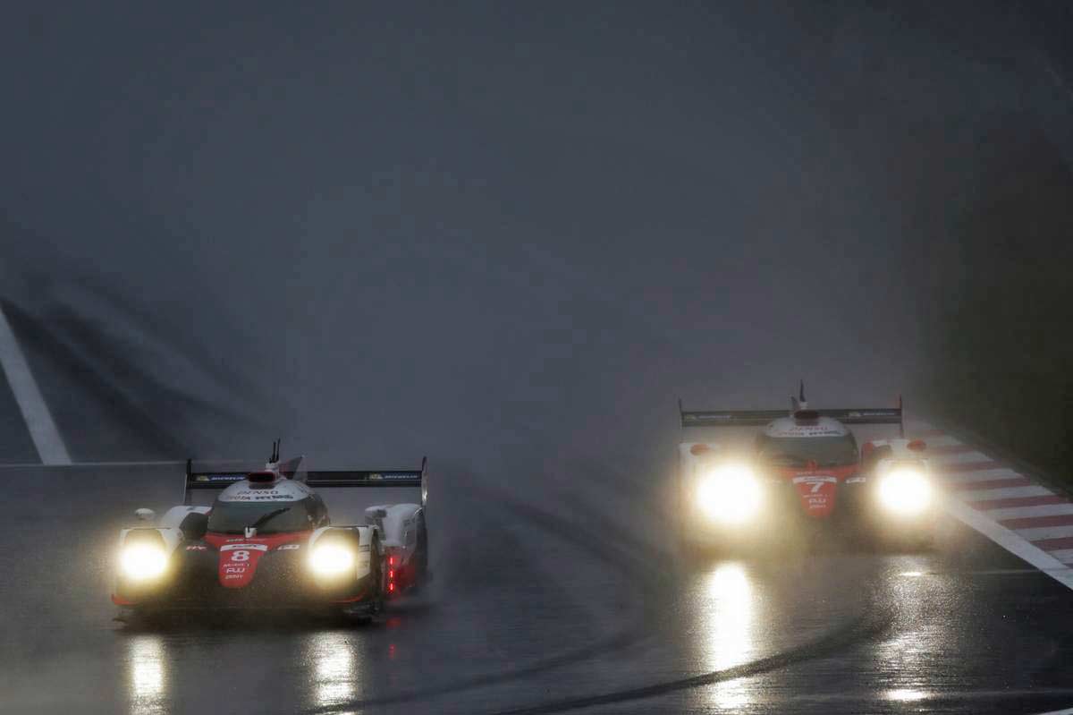 ワン・ツー・フィニッシュを達成した8号車トヨタと7号車トヨタ