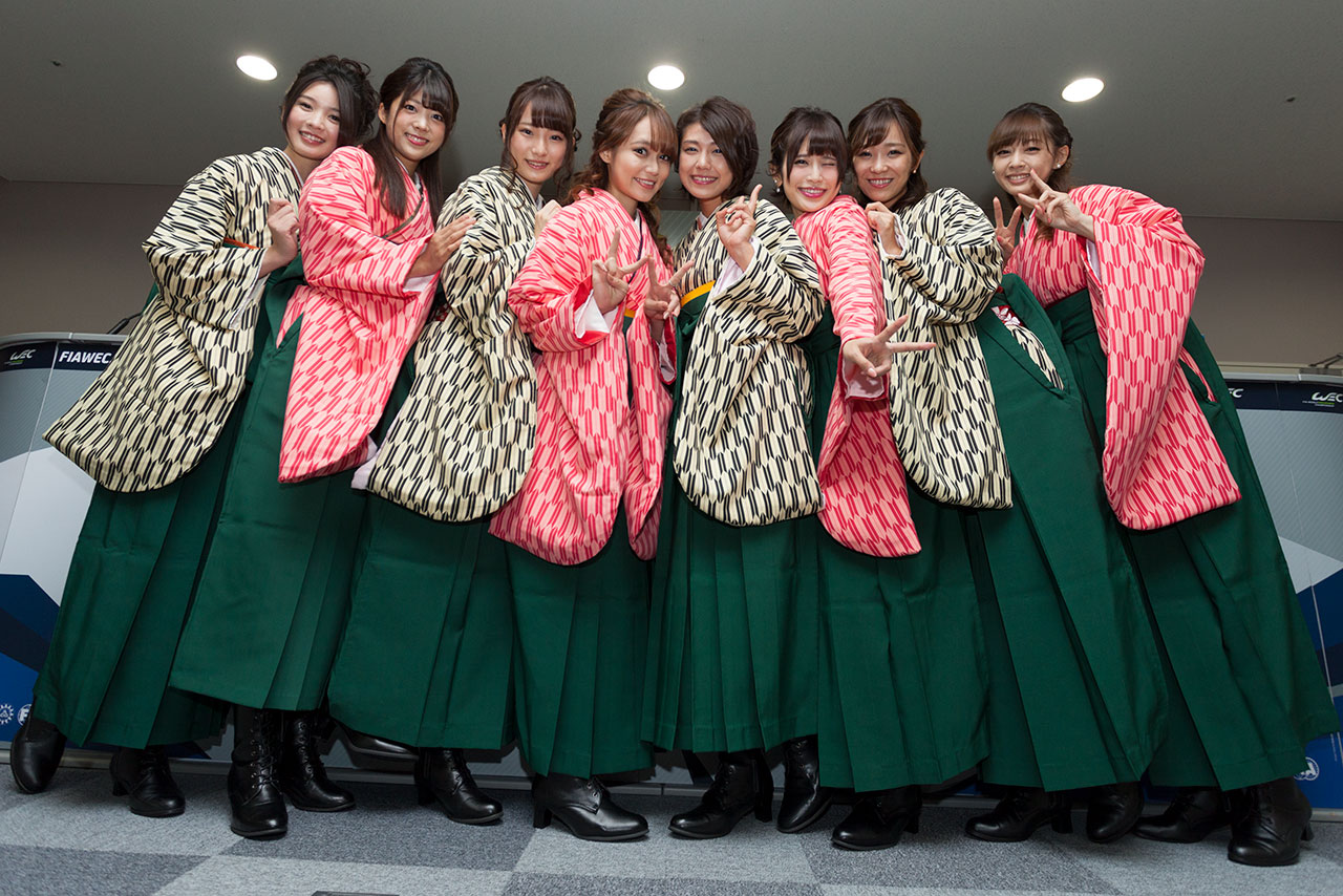 WECグリッドセレモニーガール