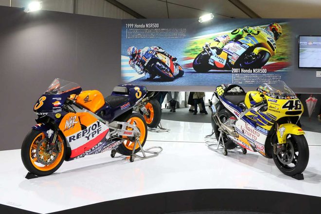 1999年ホンダNSR500（左）と2001年ホンダNSR500（右）