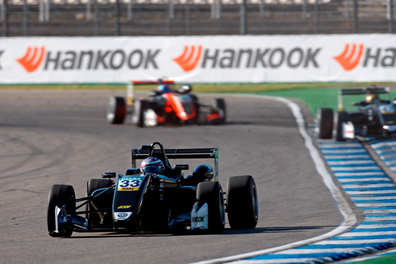 佐藤万璃音は最終戦ホッケンハイムで、レース3の16位がベストリザルトだった