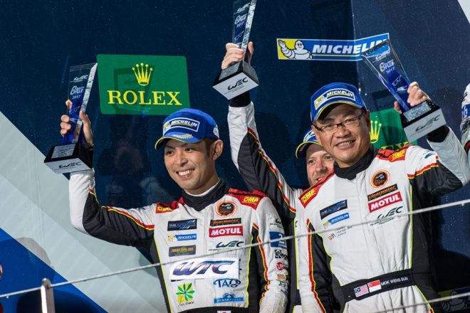 2位表彰台を獲得した澤圭太（左）、マット・グリフィン（中央奥）、ウェン-サン・モク（右）