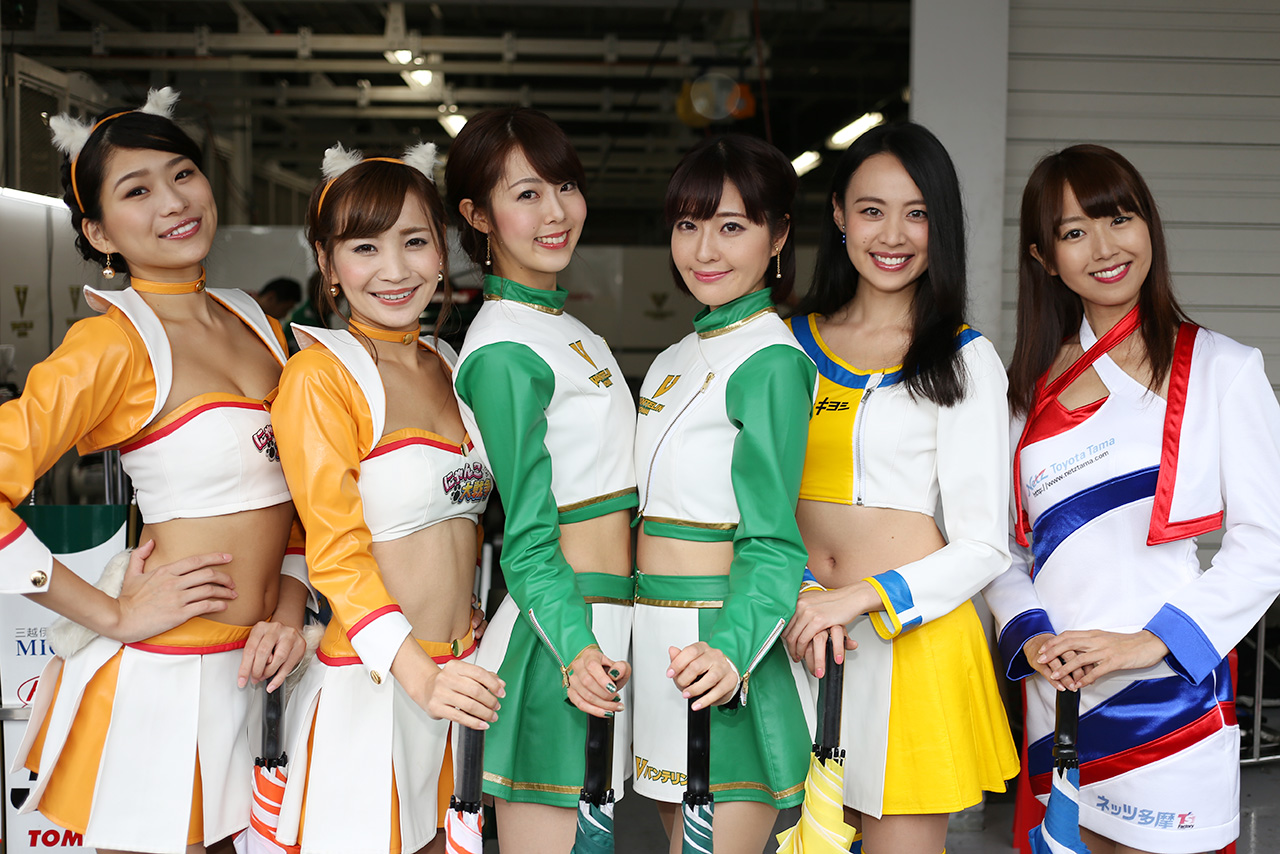 にゃんこ大戦争ガールズ 竹本ちえ、望月未来／バンテリンレースクィーン 多田夏摘、前田真実果／マツモトキヨシレースクイーン 千倉 里菜／ ネッツ多摩レースクイーン 沙倉しずか