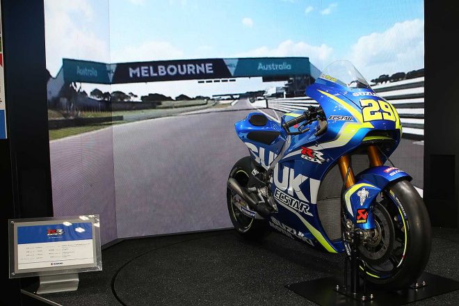 スズキのMotoGPマシン、GSX-RRも登場。実際にまたがれる