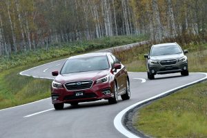 レガシィはビッグマイナーチェンジによりいわゆる「後期型」に。白樺に囲まれたテストコースは冬場、厳しい条件のテストに最適となる。当日は野生の熊も出現するなど大自然をそのまま活かした造りとされた