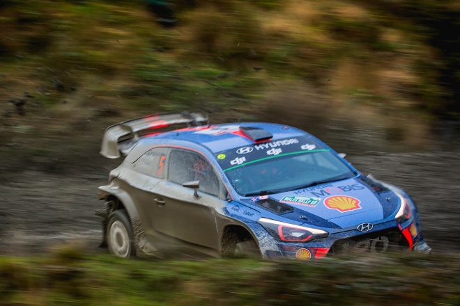 総合2位につけたティエリー・ヌービル（ヒュンダイi20クーペWRC）