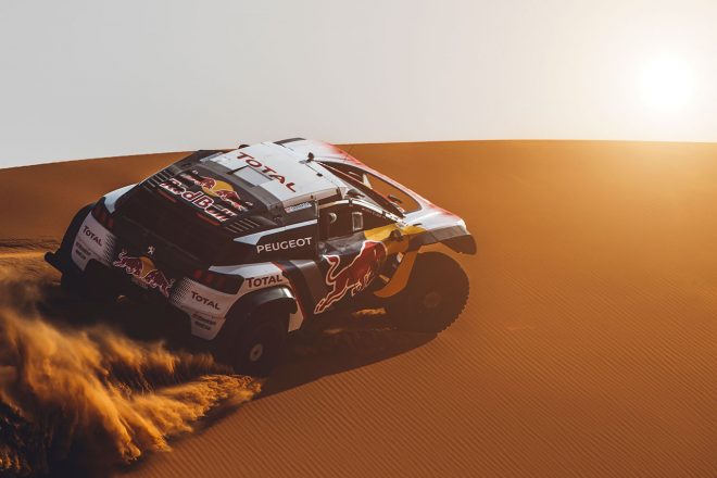 モロッコを走るプジョー3008DKR Maxi