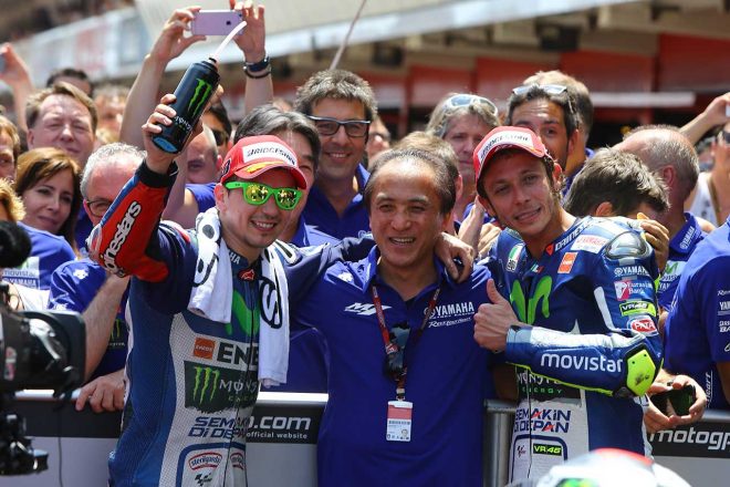 2015年は、ヤマハのチームメイト同紙によるチャンピオン争いだった