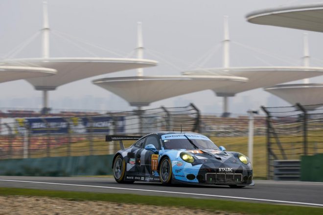 LM-GTEアマクラスの首位につけた77号車ポルシェ911 RSRは、富士ではピンクだったカラーリングが本来のものに戻された。
