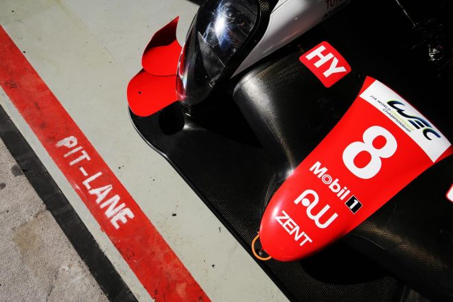 8号車トヨタTS050ハイブリッド。カナードが上下2段になっている。