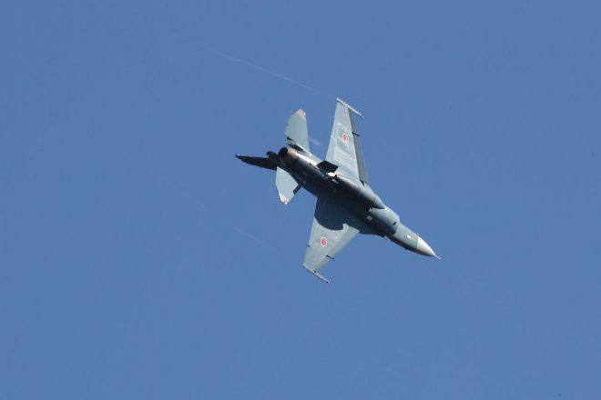 レース前には松島基地所属のF-2戦闘機が歓迎フライトを実施