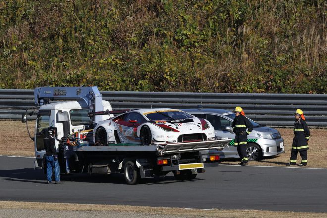 レース中盤にマシンを止めたマネパ ランボルギーニGT3