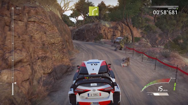 SSを走行していると、前走車のクラッシュシーンに立ち会うことも