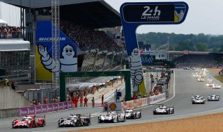 2015年のル・マンでは予選トップ3を独占。17号車ポルシェを駆るニール・ジャニが当時のレコードタイムを記録した。