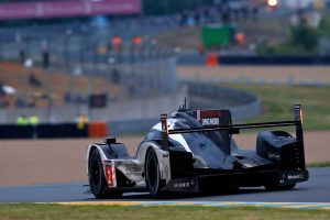 5号車トヨタとの激戦の末、ドラマチックな結末で2号車ポルシェ919ハイブリッドがル・マンを制した