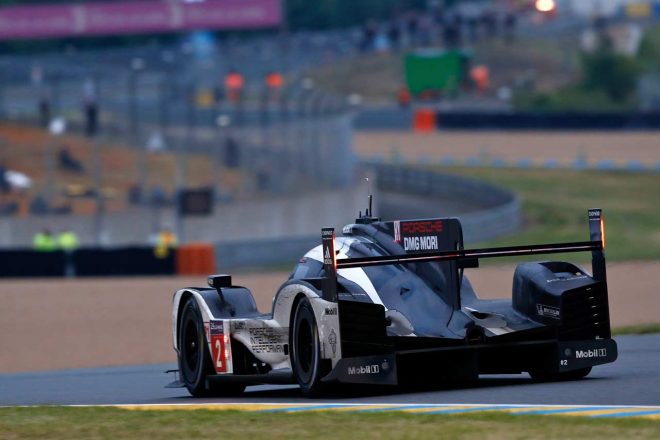 5号車トヨタとの激戦の末、ドラマチックな結末で2号車ポルシェ919ハイブリッドがル・マンを制した