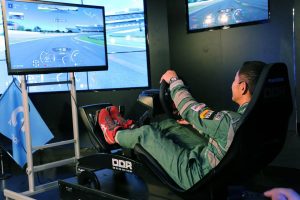 G29を使い鈴鹿サーキットを攻めるドリキン