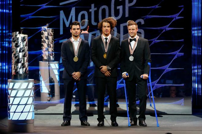 Moto2クラスチャンピオンのモルビデリ（中央）、ランキング2位のルティ（右）、ランキング3位のオリベイラ（左）