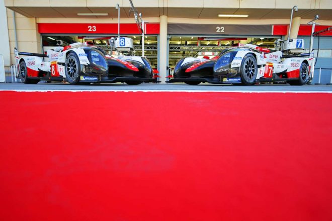 2台のトヨタTS050ハイブリッド2台のトヨタTS050ハイブリッド