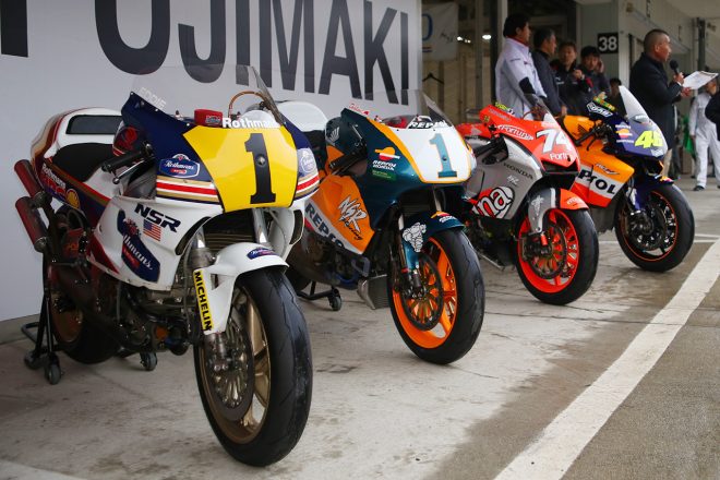 エンジン始動のデモンストレーションを行った3台のNSR500とRC211V