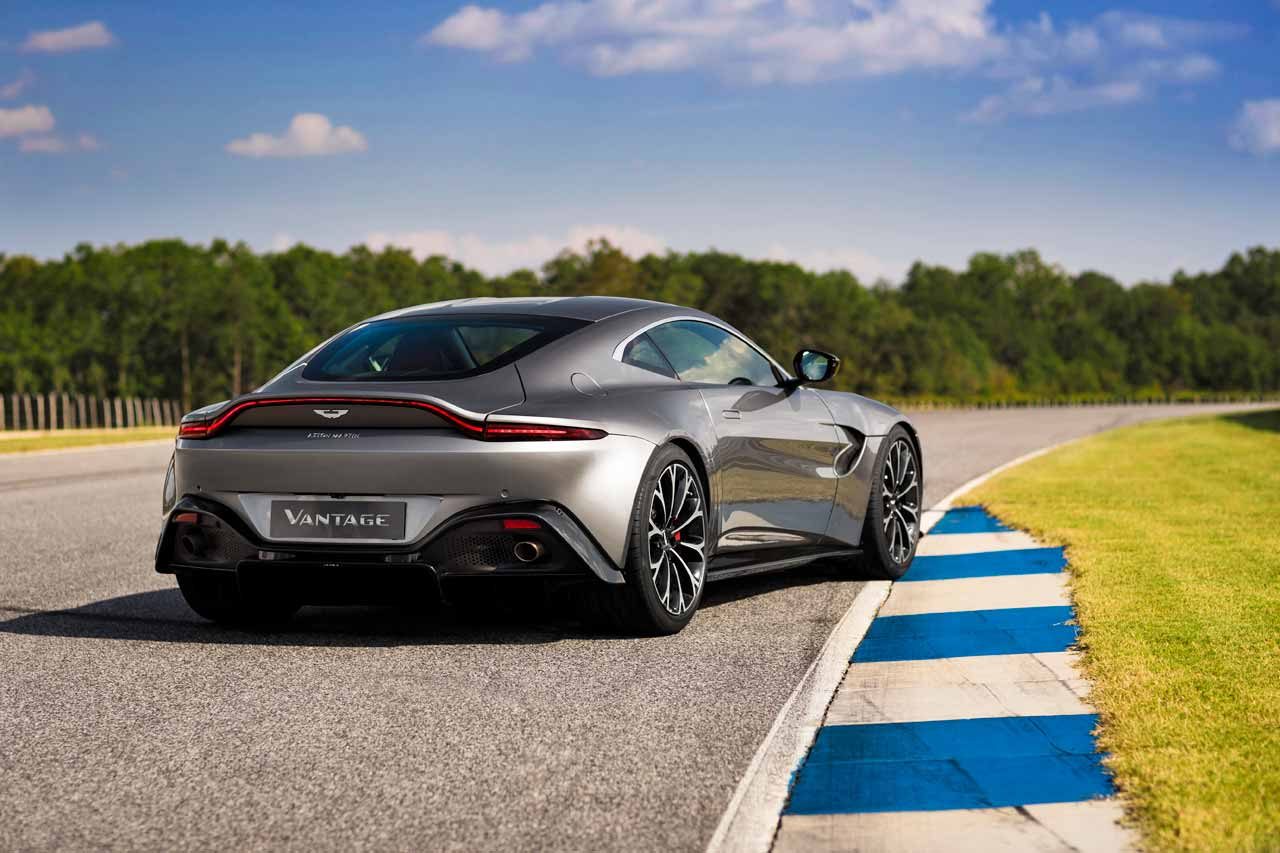 12年ぶりのモデルチェンジ。アストンマーチン、ツインターボ搭載の新型『バンテージ』発表 autosport web