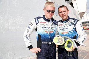 2015年のラリー・メキシコでシュノーケルを持ちフィニッシュを迎えたオット・タナク