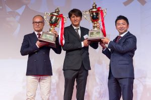 GTアソシエイション賞を受賞したGOODSMILE RACING with Team UKYOの面々