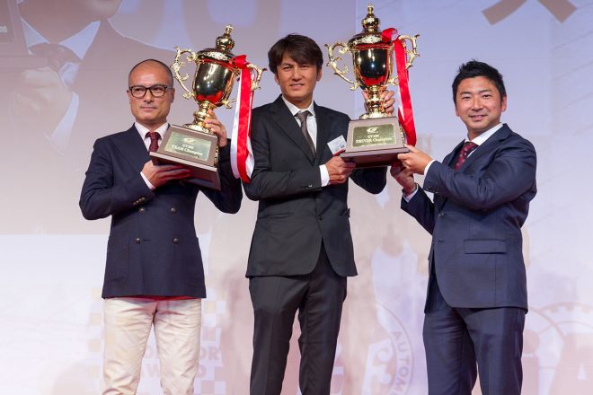 GTアソシエイション賞を受賞したGOODSMILE RACING with Team UKYOの面々