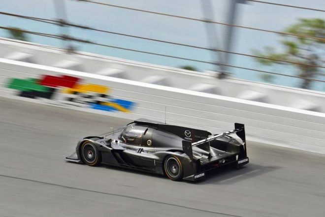2018年シーズンに向けて開発テストを行う『マツダRT24-P』