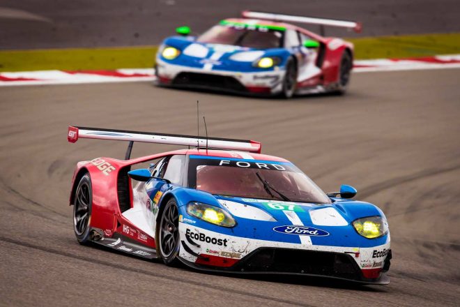 67号車と66号車フォードGT