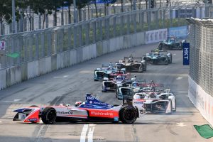 実質1周目の1コーナーで単独スピンを喫したフェリックス・ローゼンクビストは首位から入賞圏外まで順位を落とすが、巧みなレース戦術で最終的に2位まで順位を挽回した。