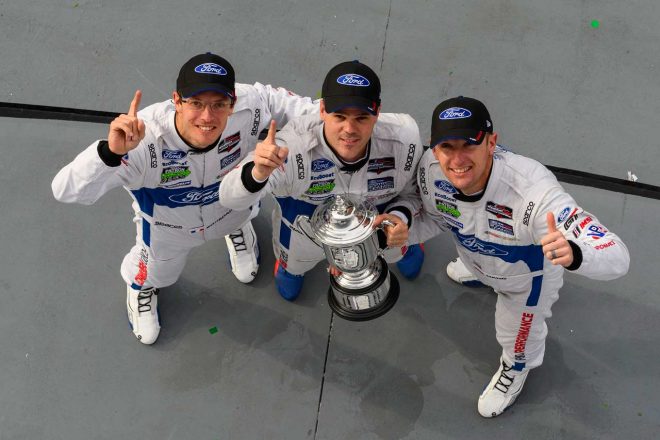 2017年デイトナ24時間でGTLMクラスウイナーとなったセバスチャン・ブルデー（左）、ディルク・ミューラー（中央）、ジョーイ・ハンド（右）