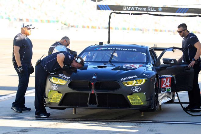 デイトナでテストを行うBMW M8 GTE