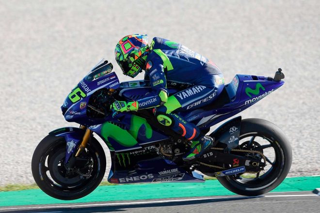 ヤマハYZR-M1はややリヤ寄りにマスが集中している