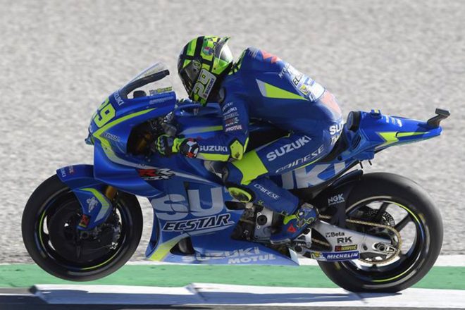 スズキGSX-RRもドゥカティ・デスモセディチGP17同様、マスをリヤ寄りに集めている