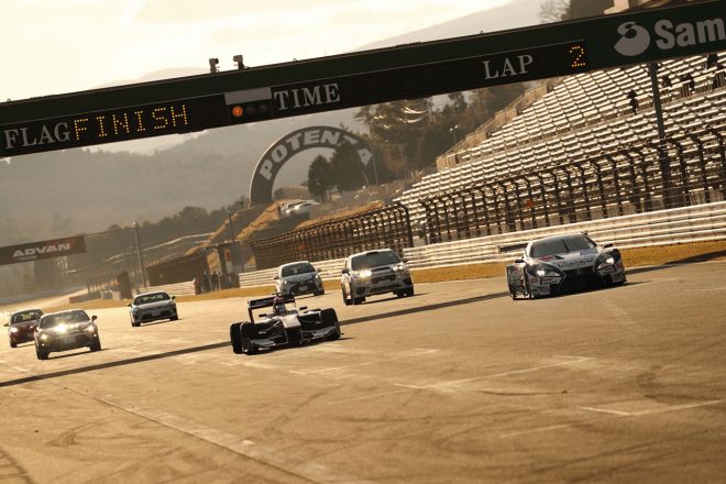 フィナーレではスーパーGTやスーパーフォーミュラのチャンピオンカーによるパレードランも
