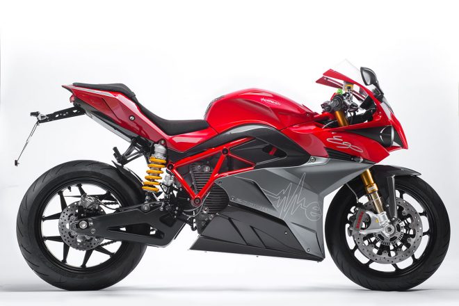 電動バイクなので、マフラーがない外観が新しい