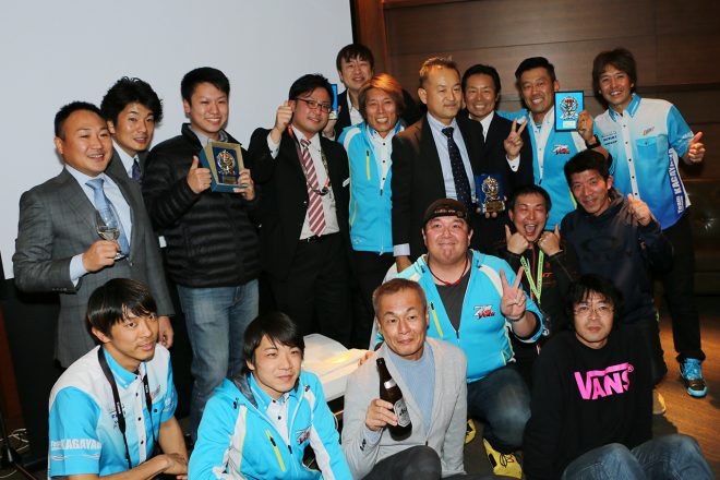 チームカガヤマが立ち上げたTKレンタルバイクシリーズの表彰式の様子