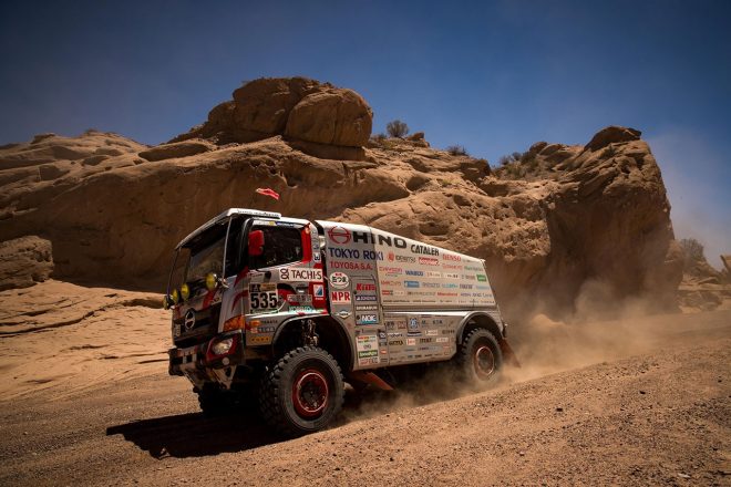 2017年のダカールラリーを戦った日野チーム・スガワラ
