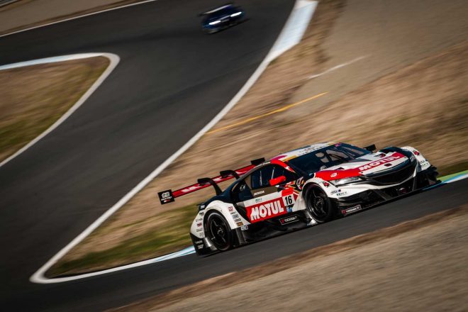武藤英紀／中嶋大祐がドライブしたMOTUL MUGEN NSX-GT。第6戦鈴鹿1000kmではF1王者ジェンソン・バトンもスポット参戦した。