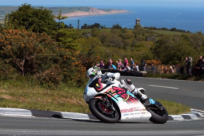 2015年のマン島TTレースに挑んだ電動レーシングバイク『神電 四』